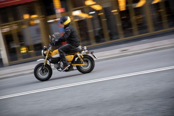Ohlins HO819 Shocks w/ Piggyback Reservoir - Honda Monkey 125 (OPTIONAL BLACK or YELLOW SPRINGS)
