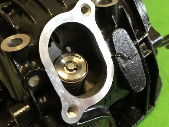 dhmretainers2.jpg DHM 2-Valve Grom Titanium Retainers
