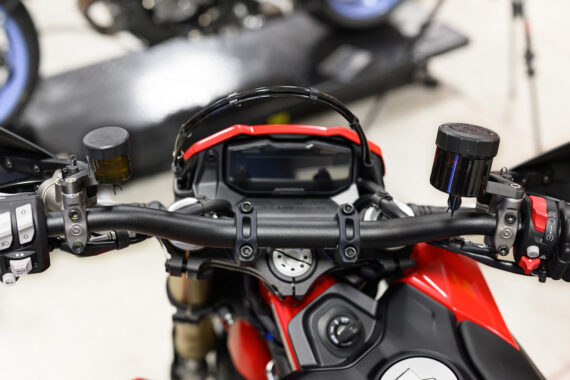 GJH_3377 Ducati Hypermotard 698 Mono Mirror Elimination Kit & Reservoir Brackets